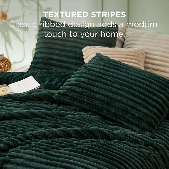 Bedsure Comforter Set Queen Size - GentleSoft™ 3 Pieces Double-Side Fleece Fluffy Emerald Comforter Set, Cozy Striped Room Decor Aesthetic, Luxury Bedding Queen Size, 2 Pillowcases, 90x90 Inches