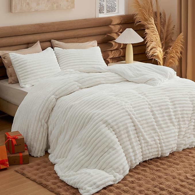 Bedsure Comforter Set Queen Size - GentleSoft™ 3 Pieces Double-Side Fleece Fluffy White Comforter Set, Cozy Striped Room Decor Aesthetic, Luxury Bedding Queen Size, 2 Pillowcases, 90x90 Inches
