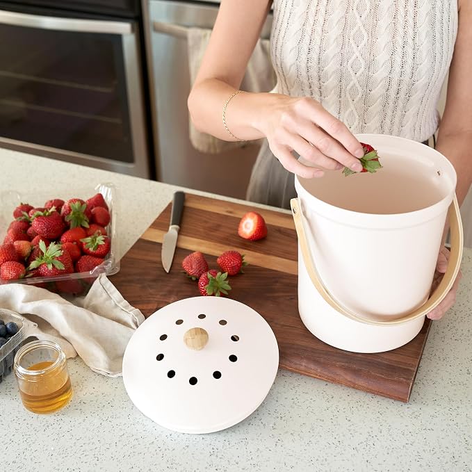 Beautiful Kitchen Compost Bin with Smell Proof Lid - Rust Proof and Odorless Compost Bucket for Your Countertop with No Smell Filters - Easy to Clean 1.1 Gallon Bin Looks Great On Any Kitchen Counter - Image 4