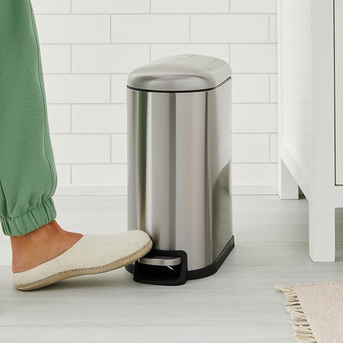 Amazon Basics D-Shaped Small Trash Can with Soft-Close Step Pedal, Removable Inner Bucket, Carrying Handle, Smudge Resistant, 10 l / 2.6 gallon, Silver - Image 5