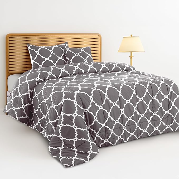 LUX Décor Reversible 4pc Twin Comforter Set, Printed Bedding Set, All-in-One Bed in a Bag, Includes 1 Comforter, 1 Pillow Sham, 1 Decor Pillow & 1 Bed Skirt (Quatrefoil Grey,Twin)
