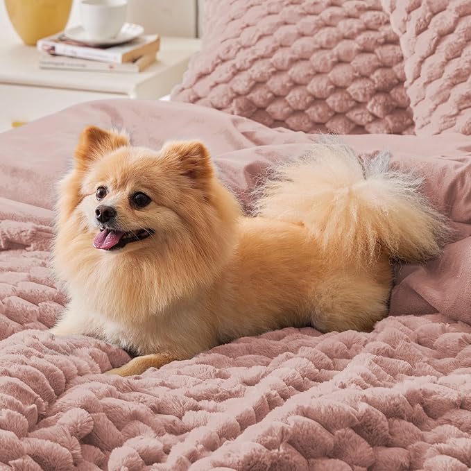 BEDELITE Fluffy Queen Comforter Set - Dusty Pink Fleece Soft Comforter for Queen Size Bed, Luxury Warm Bedding Set for Winter, Fuzzy Bed Set 3 Pieces (1 Comforter, 2 Pillowcases)