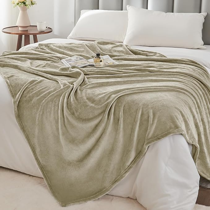 BEDELITE Fleece Blanket Oatmeal Throw Blankets for Couch & Bed, Luxury Plush Cozy Fuzzy Blanket 50x60 inches, Super Soft Warm Lightweight Throw Blanket for Travel Camping