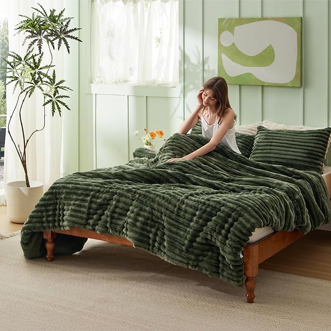 Bedsure Cal King Comforter Set - GentleSoft™ 3 Pieces Double-Side Fleece Fluffy Olive Green Comforter Set, Cozy Striped Room Decor Aesthetic, Luxury Cal King Bedding, 2 Pillowcases, 104x96 Inches