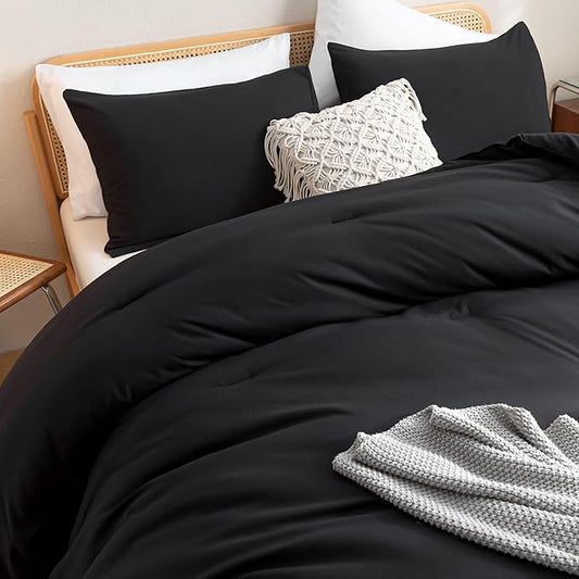 ROSGONIA Alaskan King Comforter 136x120, Black, 1 Extra Large King Size Comforter Oversized & 2 Pillowcases, Lightweight Warm Bedding Set Quilt