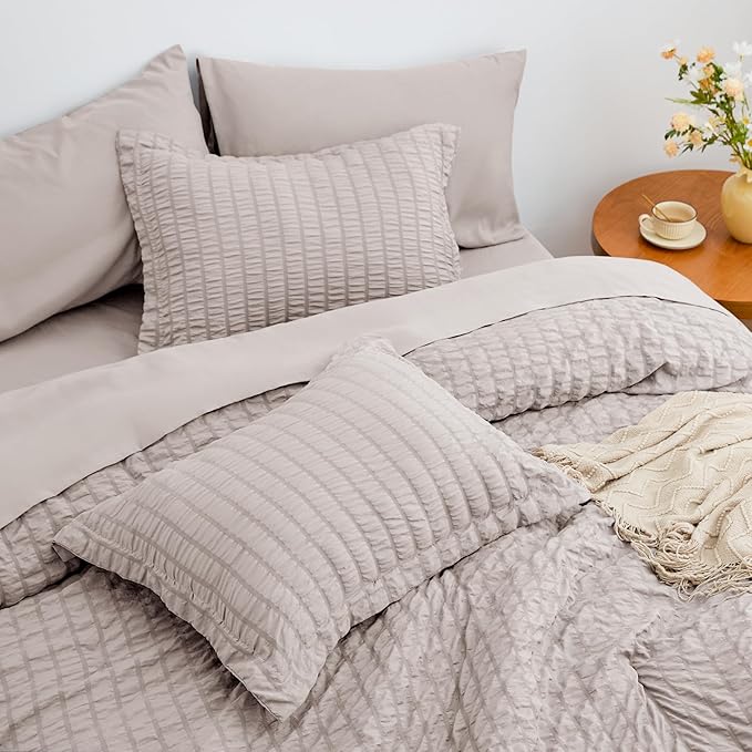 Love's cabin Seersucker Burlwood Queen Comforter Set, 7-Piece All Season Lightweight Bed in a Bag Bedding Set with Comforter, Flat Sheet, Fitted Sheet, Pillowcases and Shams | Soft, Breathable, Lightweight