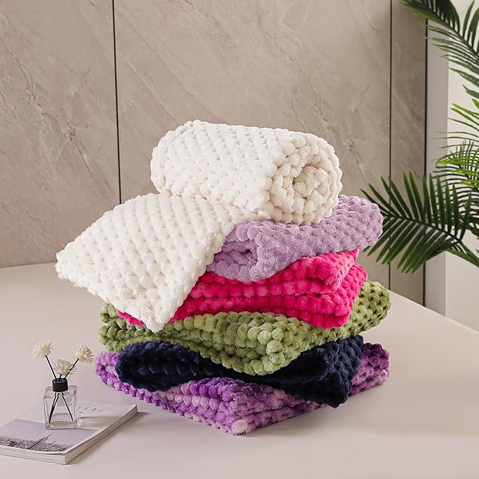 Exclusivo Mezcla Fleece Throw Blanket for Couch, Extra Large Fuzzy Lilac Purple Bed Blankets, Soft Cozy Plush Sofa Throws for All Seasons, 50x70 Inches