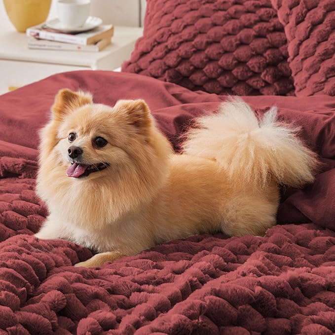 BEDELITE Fluffy Twin Comforter Set - Burgundy Fleece Soft Comforter for Twin Size Bed, Luxury Warm Bedding Set for Winter, Fuzzy Bed Set 2 Pieces (1 Comforter, 1 Pillowcase)