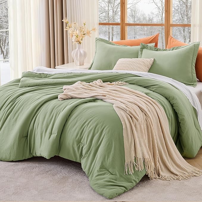 MUXHOMO Green Oversized Queen Comforter Sets, All Season Ultra Soft Down Alternative Bedding - 3 Piece Lightweight Bed Set Includes 1 Comforter (98"*98") and 2 Pillow Shams (20"x26")