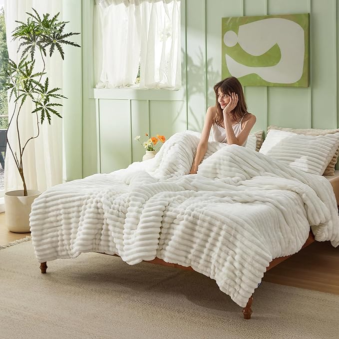 Bedsure King Comforter - GentleSoft™ 3 Pieces Double-Side Fleece Fluffy White Comforter Set, Cozy Striped Room Decor Aesthetic, Luxury King Size Bedding with 2 Pillowcases, 104x90 Inches