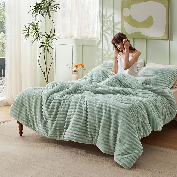 Bedsure Cal King Comforter Set - GentleSoft™ 3 Pieces Double-Side Fleece Fluffy Sage Green Comforter Set, Cozy Striped Room Decor Aesthetic, Luxury Cal King Bedding, 2 Pillowcases, 104x96 Inches