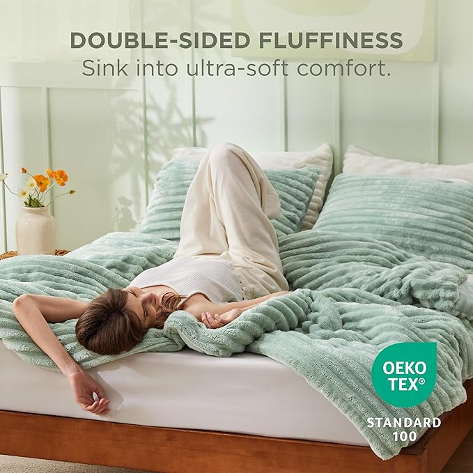 Bedsure King Comforter - GentleSoft™ 3 Pieces Double-Side Fleece Fluffy Sage Green Comforter Set, Cozy Striped Room Decor Aesthetic, Luxury King Size Bedding with 2 Pillowcases, 104x90 Inches