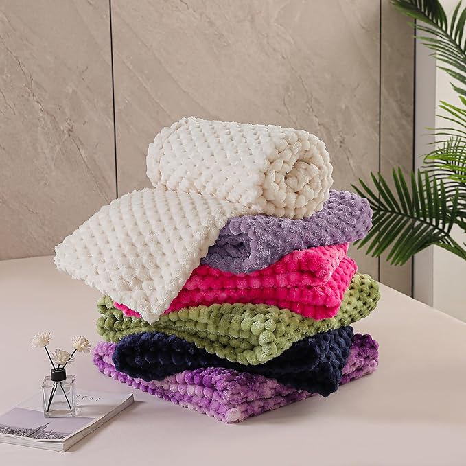 Exclusivo Mezcla Fleece Throw Blanket for Couch, Extra Large Fuzzy Forest Green Bed Blankets, Soft Cozy Plush Sofa Throws for All Seasons, 50x70 Inches