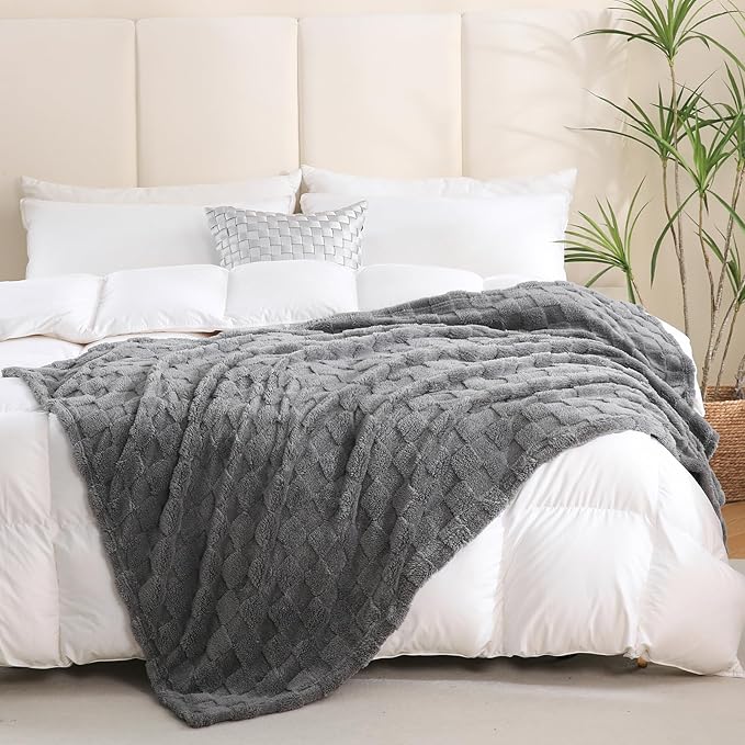 Grey Fleece Throw Blanket 50”×60” for Couch Sofa Bed,Super Soft Cozy Plush Microfiber Flannel Blanket with 3D Checkered Design Lightweight for Adults,Woman,Girls