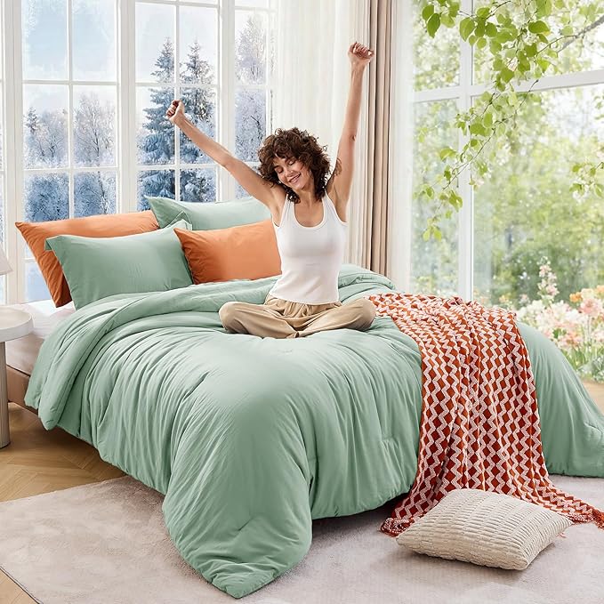 MUXHOMO Full Comforter Sets, All Season Ultra Soft Down Alternative Bedding - 3 Piece Lightweight Bed Set Includes 1 Comforter (82"x86") and 2 Pillow Shams (20"x26"), Sage Green