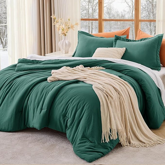 MUXHOMO Queen Comforter Set, All Season Ultra Soft Down Alternative Bedding - 3 Piece Lightweight Bed Set Includes 1 Comforter (90"x90") and 2 Pillow Shams (20"x26"), Emerald Green
