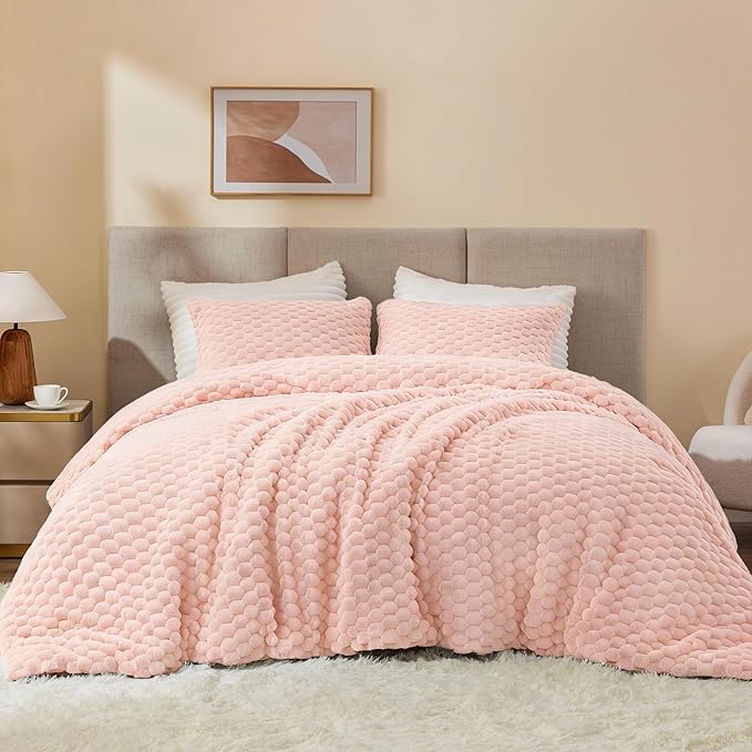 BEDELITE Fluffy Queen Comforter Set - Pink Fleece Soft Comforter for Queen Size Bed, Luxury Warm Bedding Set for Winter, Fuzzy Bed Set 3 Pieces (1 Comforter, 2 Pillowcases)