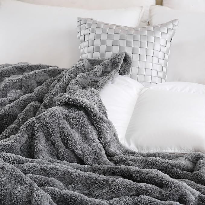 Grey Fleece Throw Blanket 50”×60” for Couch Sofa Bed,Super Soft Cozy Plush Microfiber Flannel Blanket with 3D Checkered Design Lightweight for Adults,Woman,Girls