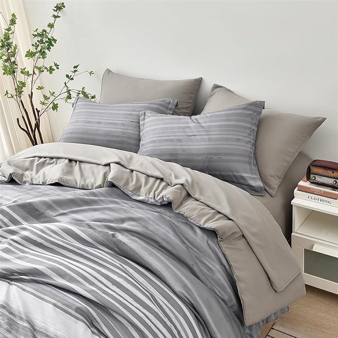 KAKIJUMN 5 Piece Bed in a Bag Stripe Comforter Set Twin Size, White Grey Patchwork Striped Comforter and Sheet Set, All Season Soft Microfiber Complete Bedding Set(Light Grey,Twin)