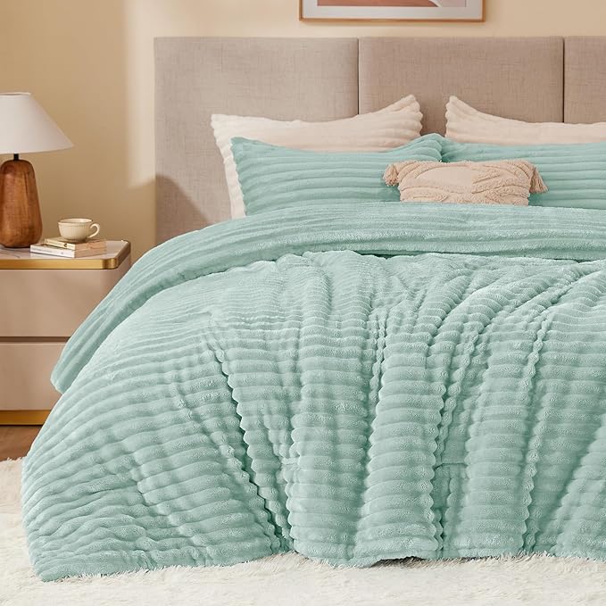 BEDELITE Fleece King Comforter Set -Super Soft & Warm Fluffy Light Green Bedding, Luxury Fuzzy Heavy Bed Set for Winter with 2 Pillow Cases