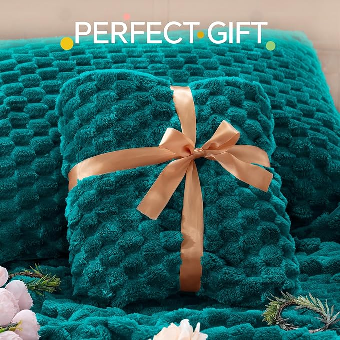 BEDELITE Fluffy Queen Comforter Set - Teal Fleece Soft Comforter for Queen Size Bed, Luxury Warm Bedding Set for Winter, Fuzzy Bed Set 3 Pieces (1 Comforter, 2 Pillowcases)