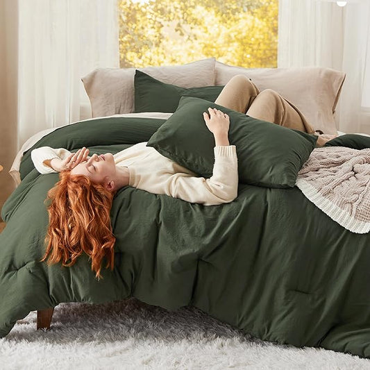 Bedsure Oversized Queen Comforter Set, Dark Green Soft Prewashed Bedding for All Seasons, 3 Pieces GentleSoft™ Bed Set, 1 Lightweight Comforter (98"x98") and 2 Pillowcases (20"x26")