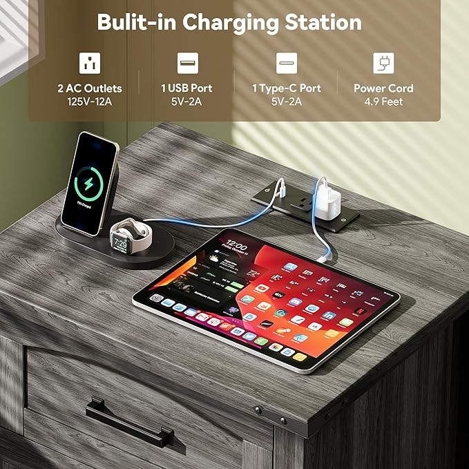 Decofy Farmhouse Nightstand with Charging Station, 18'' Wide Rustic End Table with USB/Type-C Ports, 3 Drawers, Wood Bedside Table for Bedroom, Grey Oak