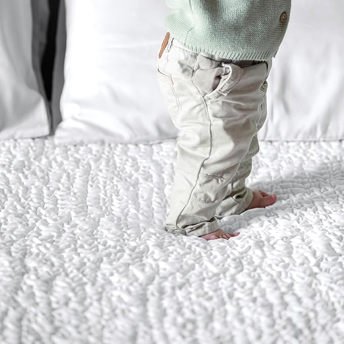 PAULATO BY GA.I.CO Waterproof Crib Mattress Protector – Absorbent Mattress Cover for Toddler & Baby – 28x52 Soft Noiseless Hypoallergenic Machine Washable – Protector with Deep Elastic Skirt