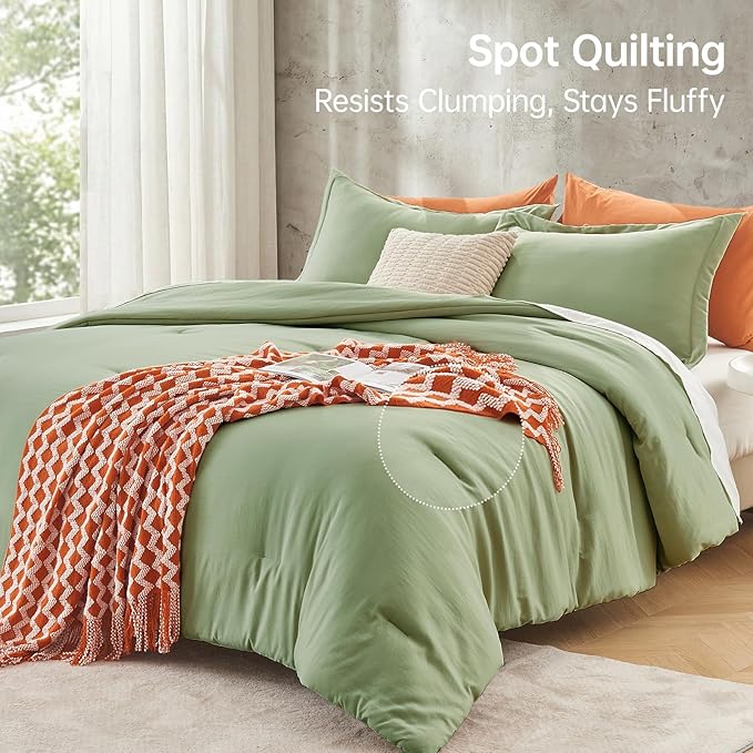 MUXHOMO Green Oversized King Comforter Sets, All Season Ultra Soft Down Alternative Bedding - 3 Piece Lightweight Bed Set Includes 1 Comforter (120"x98") and 2 Pillow Shams (20"x36")