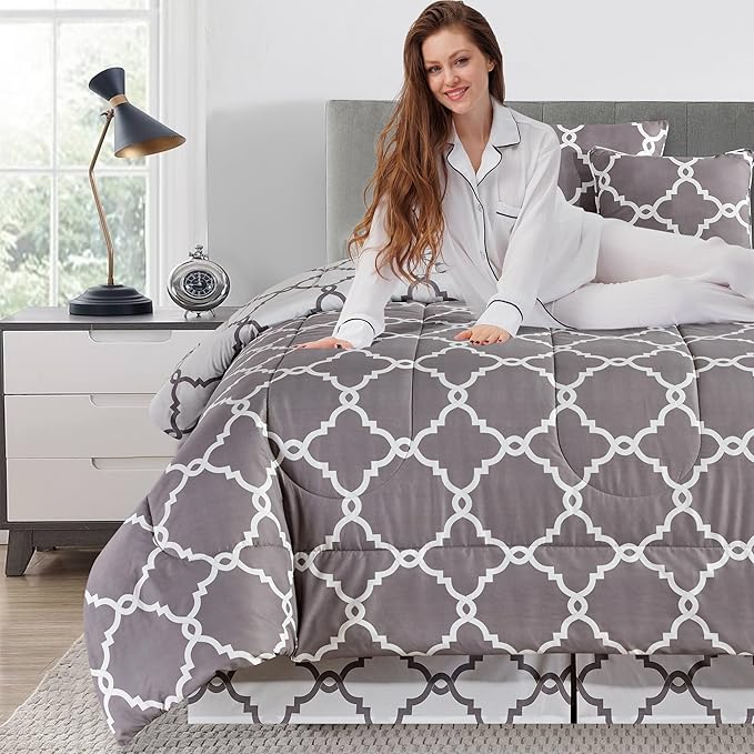 LUX Décor Reversible 4pc Twin Comforter Set, Printed Bedding Set, All-in-One Bed in a Bag, Includes 1 Comforter, 1 Pillow Sham, 1 Decor Pillow & 1 Bed Skirt (Quatrefoil Grey,Twin)