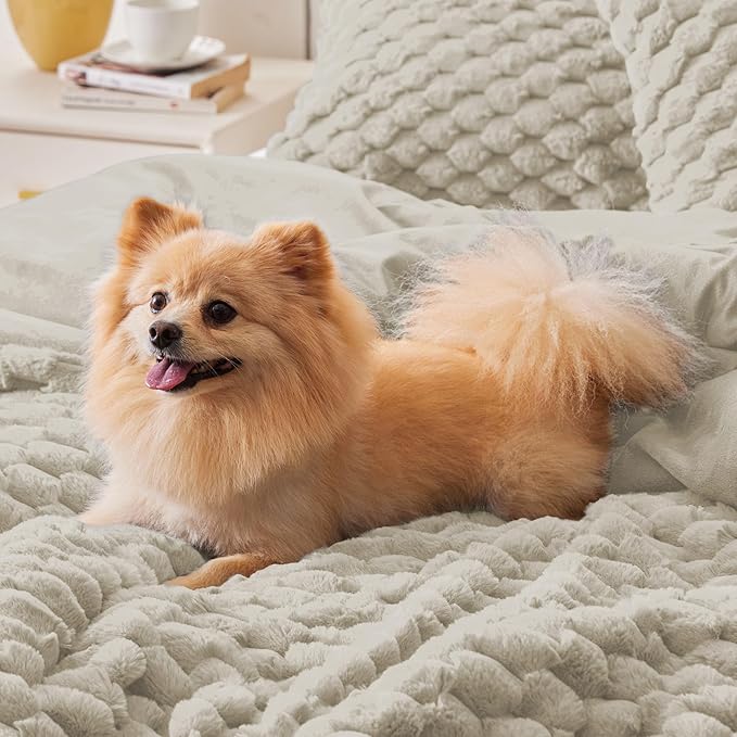 BEDELITE Fluffy Twin Comforter Set - Linen Fleece Soft Comforter for Twin Size Bed, Luxury Warm Bedding Set for Winter, Fuzzy Bed Set 2 Pieces (1 Comforter, 1 Pillowcase)