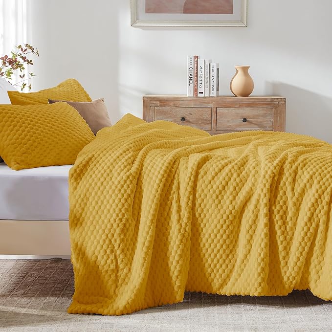BEDELITE Fluffy King Size Comforter Set - Yellow Fleece Soft Comforter for King Size Bed, Luxury Warm Bedding Set for Winter, Fuzzy Bed Set 3 Pieces (1 Comforter, 2 Pillowcases)
