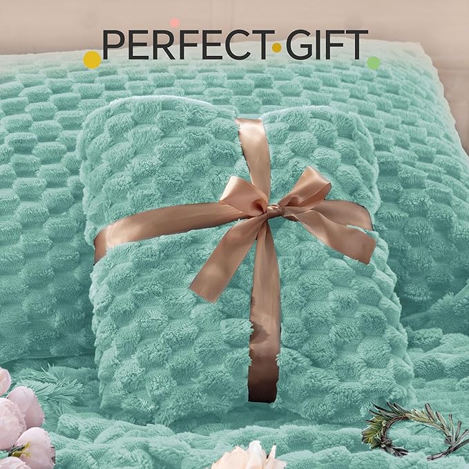 BEDELITE Fluffy King Size Comforter Set - Haze Blue Fleece Soft Comforter for King Size Bed, Luxury Warm Bedding Set for Winter, Fuzzy Bed Set 3 Pieces (1 Comforter, 2 Pillowcases)