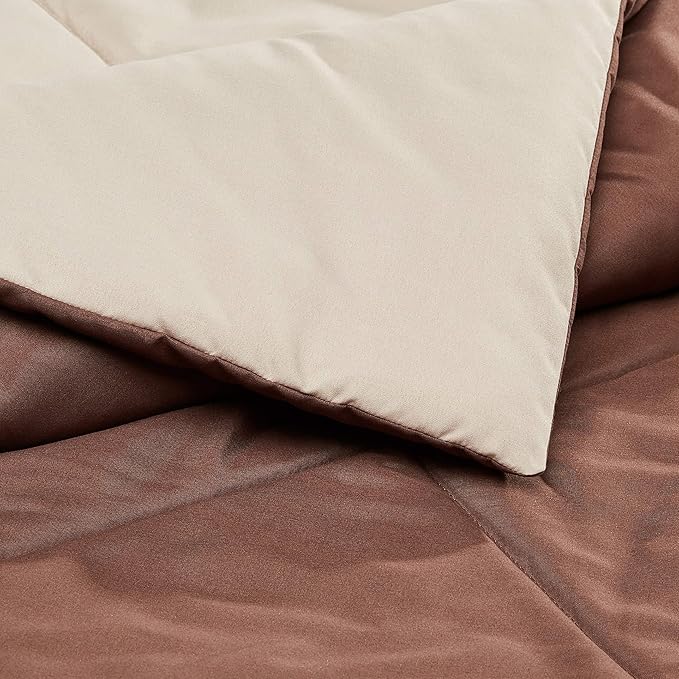 Amazon Basics Soft Comforter Blanket, Reversible Lightweight Microfiber All Season, Warm Bed Comforter, Full/Queen, Chocolate/Khaki