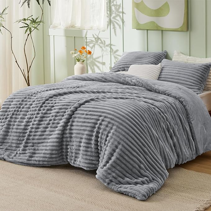 Bedsure Comforter Set Queen Size - GentleSoft™ 3 Pieces Double-Side Fleece Fluffy Grey Comforter Set, Cozy Striped Room Decor Aesthetic, Luxury Bedding Queen Size, 2 Pillowcases, 90x90 Inches