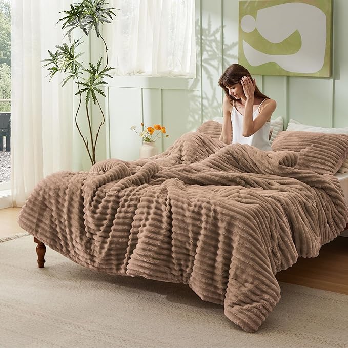 Bedsure King Comforter - GentleSoft™ 3 Pieces Double-Side Fleece Fluffy Warm Taupe Comforter Set, Cozy Striped Room Decor Aesthetic, Luxury King Size Bedding with 2 Pillowcases, 104x90 Inches