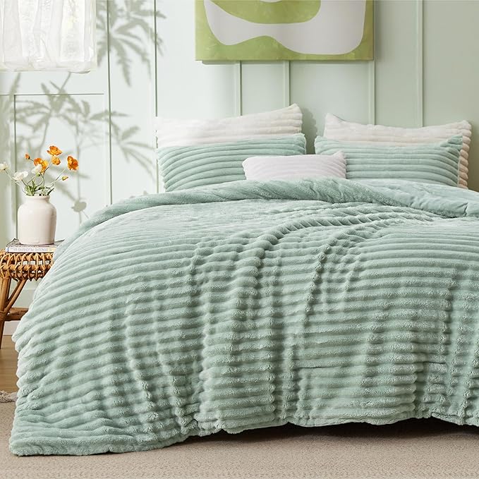 Bedsure King Comforter - GentleSoft™ 3 Pieces Double-Side Fleece Fluffy Sage Green Comforter Set, Cozy Striped Room Decor Aesthetic, Luxury King Size Bedding with 2 Pillowcases, 104x90 Inches