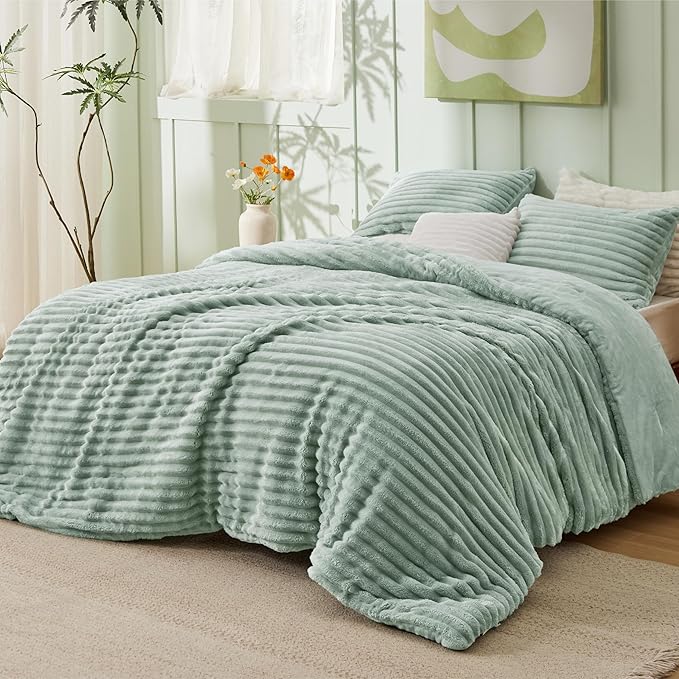 Bedsure Cal King Comforter Set - GentleSoft™ 3 Pieces Double-Side Fleece Fluffy Sage Green Comforter Set, Cozy Striped Room Decor Aesthetic, Luxury Cal King Bedding, 2 Pillowcases, 104x96 Inches