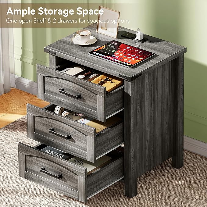 Decofy Farmhouse Nightstand with Charging Station, 18'' Wide Rustic End Table with USB/Type-C Ports, 3 Drawers, Wood Bedside Table for Bedroom, Grey Oak