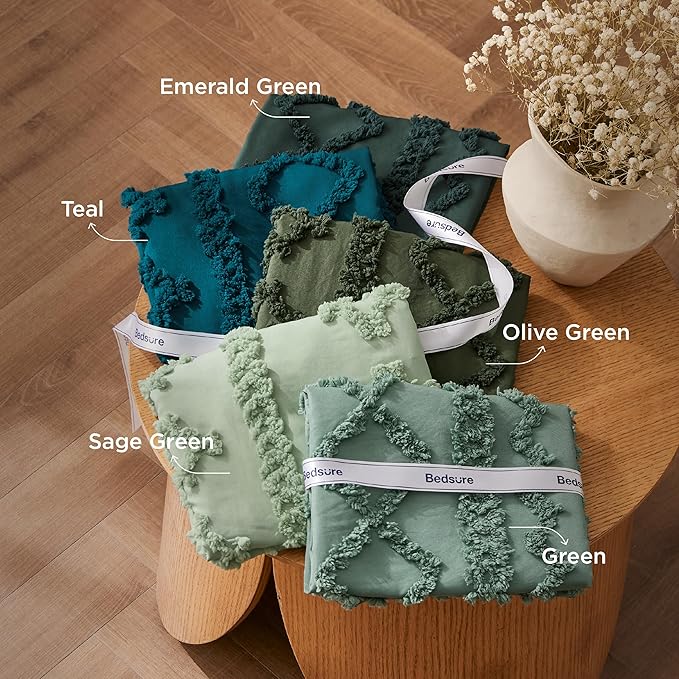 Bedsure Tufted Boho Comforter Set King Size - Dark Green Boho Bed Set, GentleSoft™ 3 Pieces Farmhouse Shabby Chic Embroidery Bedding, Gifts for Woman, Soft Jacquard King Comforter for All Seasons