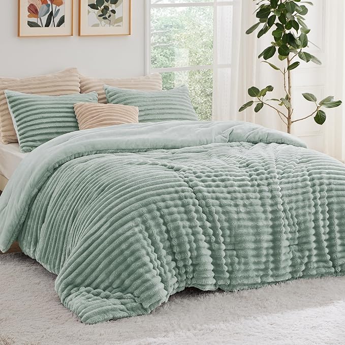 Bedsure Cal King Comforter Set - GentleSoft™ 3 Pieces Double-Side Fleece Fluffy Sage Green Comforter Set, Cozy Striped Room Decor Aesthetic, Luxury Cal King Bedding, 2 Pillowcases, 104x96 Inches
