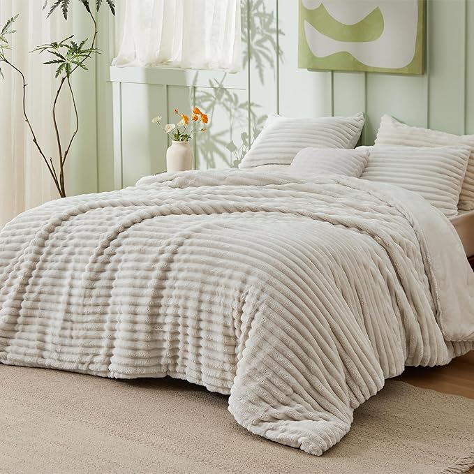 Bedsure King Comforter - GentleSoft™ 3 Pieces Double-Side Fleece Fluffy Linen Comforter Set, Cozy Striped Room Decor Aesthetic, Luxury King Size Bedding with 2 Pillowcases, 104x90 Inches