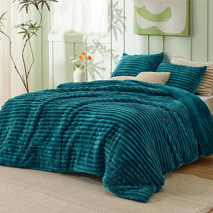 Bedsure Twin/Twin XL Size Comforter - GentleSoft™ 2 Pieces Double-Side Fleece Fluffy Teal Comforter Set, Cozy Striped Room Decor Aesthetic Luxury Twin Bedding Sets, 1 Pillowcase, 68x88 Inches