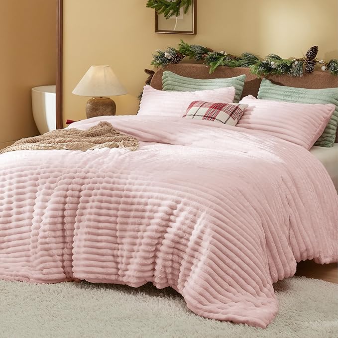 Bedsure Twin/Twin XL Size Comforter - GentleSoft™ 2 Pieces Double-Side Fleece Fluffy Pink Comforter Set, Cozy Striped Room Decor Aesthetic Luxury Twin Bedding Sets, 1 Pillowcase, 68x88 Inches
