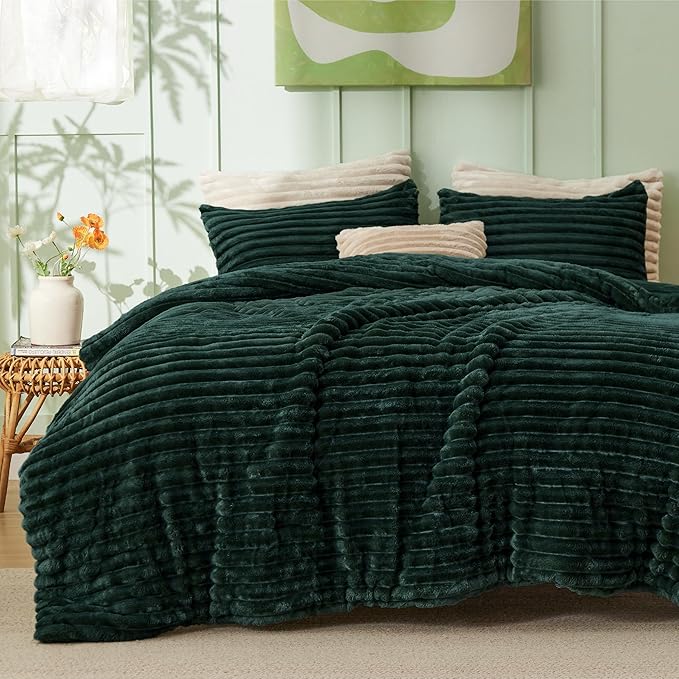 Bedsure King Comforter - GentleSoft™ 3 Pieces Double-Side Fleece Fluffy Emerald Comforter Set, Cozy Striped Room Decor Aesthetic, Luxury King Size Bedding with 2 Pillowcases, 104x90 Inches