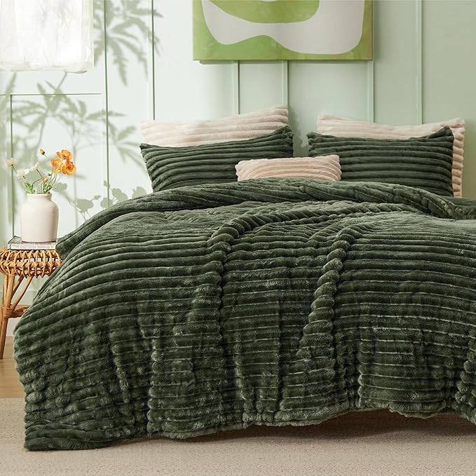 Bedsure Comforter Set Queen Size - GentleSoft™ 3 Pieces Double-Side Fleece Fluffy Olive Green Comforter Set, Cozy Striped Room Decor Aesthetic, Luxury Bedding Queen Size, 2 Pillowcases, 90x90 Inches