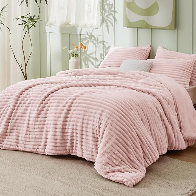 Bedsure King Comforter - GentleSoft™ 3 Pieces Double-Side Fleece Fluffy Pink Comforter Set, Cozy Striped Room Decor Aesthetic, Luxury King Size Bedding with 2 Pillowcases, 104x90 Inches