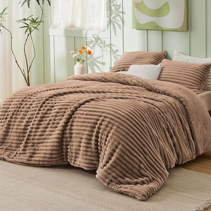 Bedsure King Comforter - GentleSoft™ 3 Pieces Double-Side Fleece Fluffy Warm Taupe Comforter Set, Cozy Striped Room Decor Aesthetic, Luxury King Size Bedding with 2 Pillowcases, 104x90 Inches
